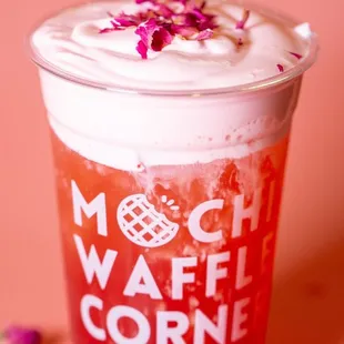 RoseBerry Blossom: Strawberry and rose-infused green tea, topped with silky rose-flavored cream. Drink only available from 02/04 to 02/14/24