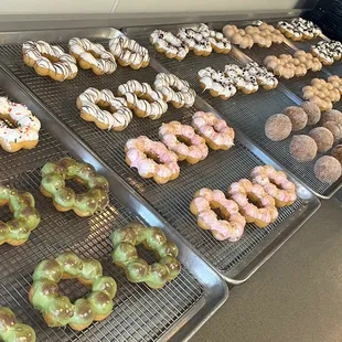 The morning line up...new flavors all the time like Matcha Brule, Strawberry Cheesecake, Maple Chocolate Drizzle...