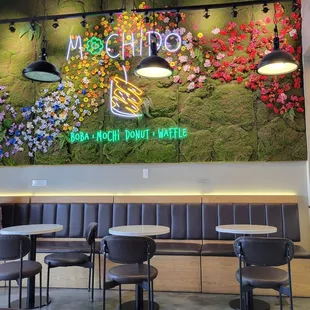 Seating area, with cool wall