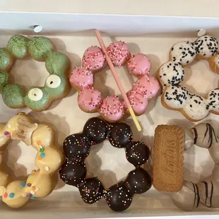 6 different donuts, unique flavors, reduced sweetness compared to American pastries. Unique texture.