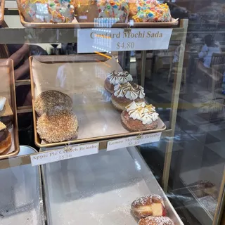 Fruity Pebbles Mochi Donut