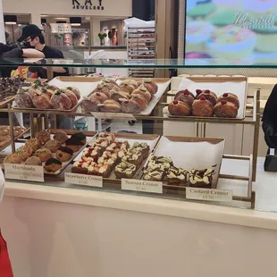 They have brioche buns and mochisadas in this location @purplieeats