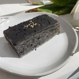 Black sesame bar
(a black sesame cake with white chocolate black sesame glaze) 
*seasonal*
