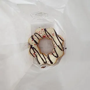 Peppermint Christmas chocolate bark mochinut!