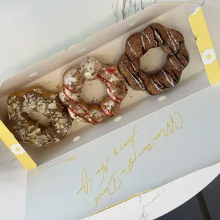 donuts, dough desserts, food