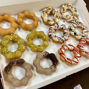 12.01.22 Plain, Toasted Pistachio Latte, Hot Cocoa, White Chocolate Heath, Peppermint Bark, Raspberry Funnel Cake