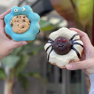 Ig:@eat_with_jeleneeee | Cookie Monster and white chocolate spider