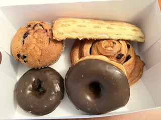 Dolly's Donuts