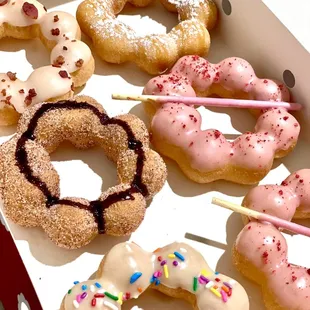 Caramel Funnel Cake (yum), Strawberry (yum), maple bacon (meh), choc churro (yum), white choc sprinkles (meh)