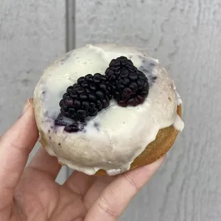 Vanilla and berries  FOLLOW at @phoebe_eats on Instagram for more