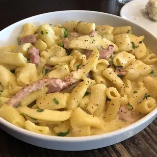 Ham, Apple & Peas Macaroni & Cheese