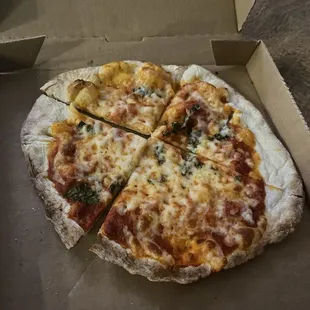 6inch pizza with pepperoni and basil