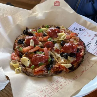 Veggie pizza with red sauce