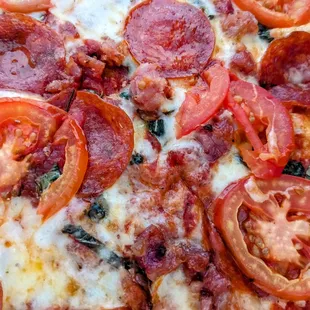 pepperoni, basil, tomatoe