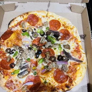 The crust.the sauce.the veggies.the meat.omg.anchovies.the best.5stars
