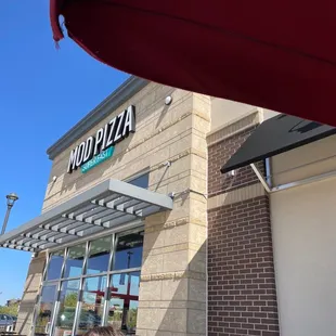 the outside of a restaurant