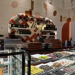 sushi and sashimi, interior