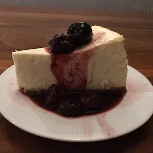 Cheesecake with cherries