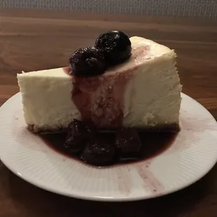 Cheesecake with cherries