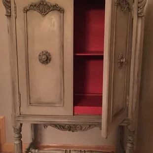 Love the surprise red interior