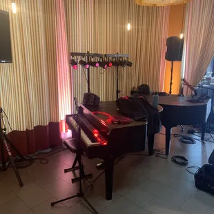 Full two grand piano sound and light set-up!