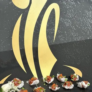 Poke on crispy rice crackers