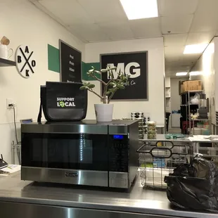 Microwave in the lobby area to warm up your food if you are picking up to go.