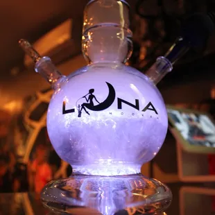 a glass hookah smoking device