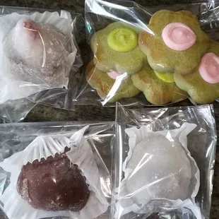 Upper Row: Strawberry Mochi, Matcha Cookies; Lower Row: Chocolate Mochi, Regular Mochi