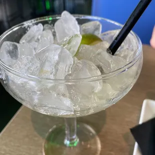 Look at all the ice lol that&apos;s the second one ... think bartender got upset with me sending back the first one ?