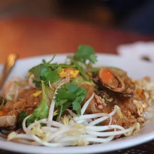 seafood pad thai