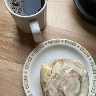 delicious vegan cinnamon roll and great coffee