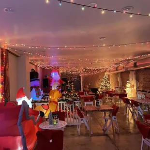 Side room they&apos;ve opened for the holiday season. Lots of seating!!