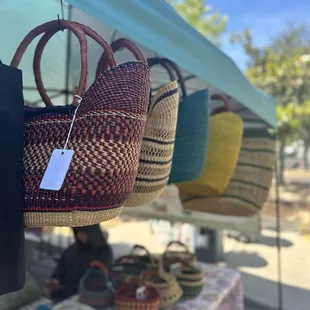 3 years ago I bought me a woven bag. I love my bag.