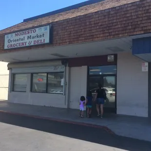 The entrance to Modesto Oriental Market.