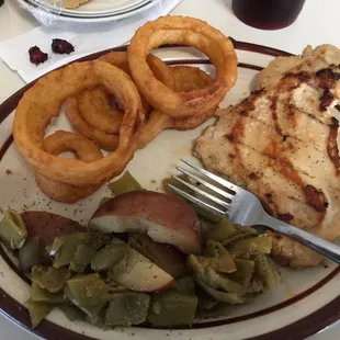 Mesquite chicken dinner, onion rings, green beans and potatoes ad the 1 trip salad bar and you've got a killer dinner