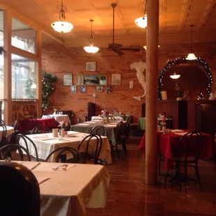 Great atmosphere! Very nice and clean. Will be back for sure.