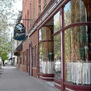 the outside of the restaurant