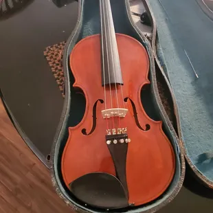 This volion came to me unfinished  Chuck at Moe's music finished it excellent job