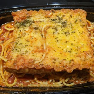 Spaghetti and garlic bread