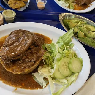 Mofongo con Bistec Encebollado