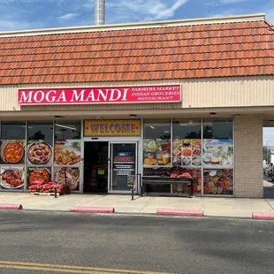 outside, pizza