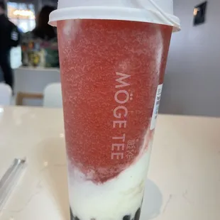 Yogurt Strawberry Tea with Boba