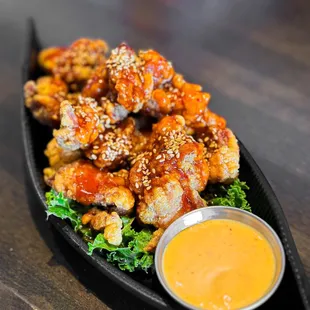 food, chicken wings and fried chicken