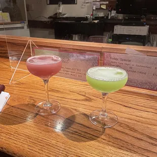 Mogura Girl (Pink) Geisha Dance (Green)