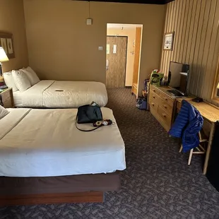 Very spacious room. Well kept!