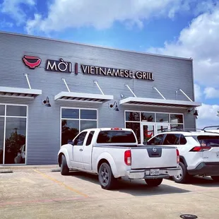 the outside of the restaurant