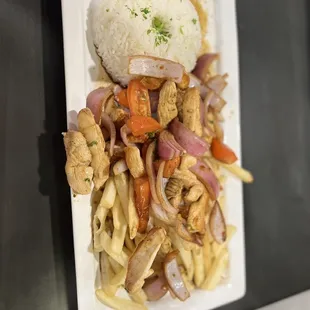 Pollo Saltado