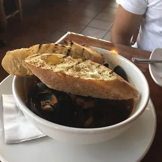 Mejillones Al Sofrito (mussels)