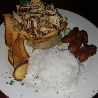 Vaca Frita de Pollo (sin la cesta de platano) con fufu